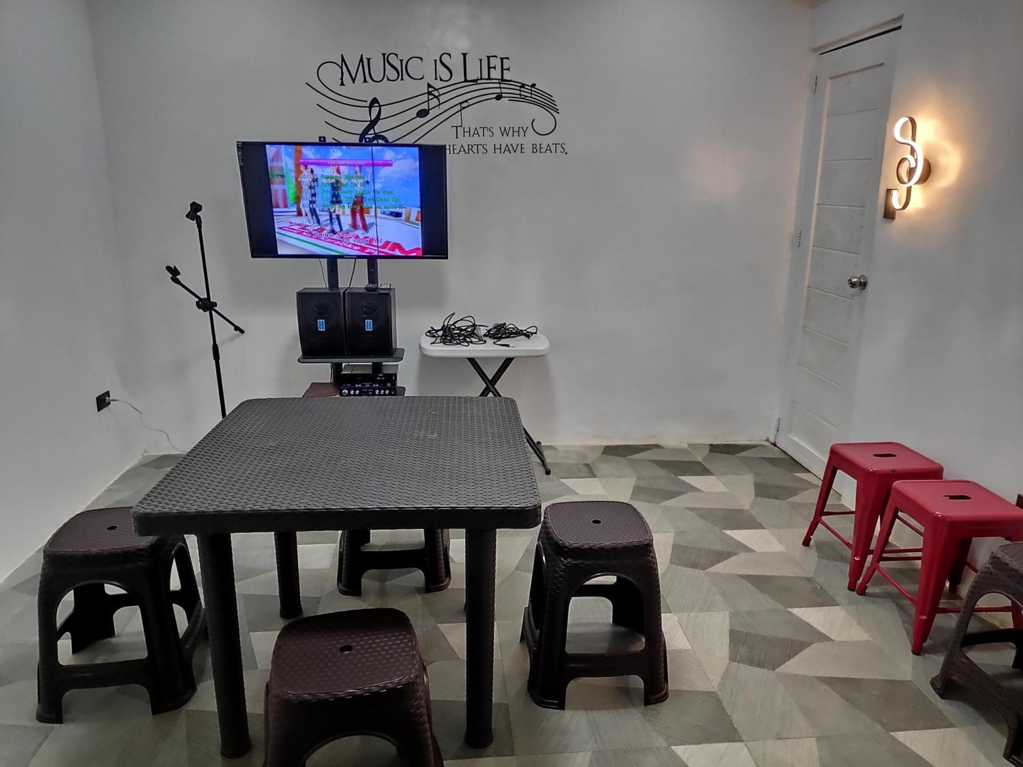 Tagaytay Staycation By Naya And Darla W Free Swimming Pool, Wifi & Netflix Tagaytay City Luaran gambar